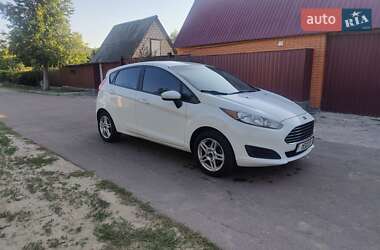 Хэтчбек Ford Fiesta 2018 в 