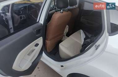 Хэтчбек Ford Fiesta 2018 в 