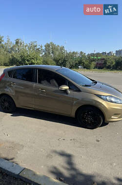Хэтчбек Ford Fiesta 2012 в 