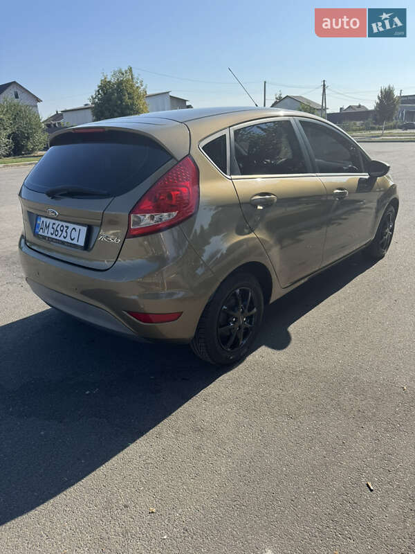 Хэтчбек Ford Fiesta 2012 в Буче
