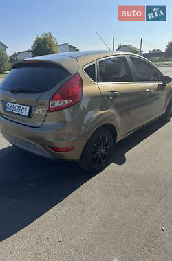 Хэтчбек Ford Fiesta 2012 в 