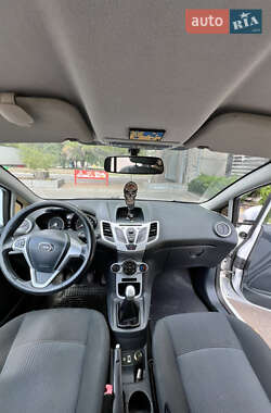 Хэтчбек Ford Fiesta 2012 в 