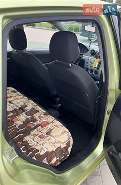 Хэтчбек Ford Fiesta 2004 в 