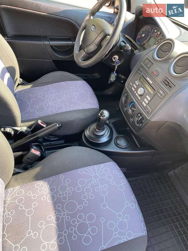 Хэтчбек Ford Fiesta 2008 в Каменском