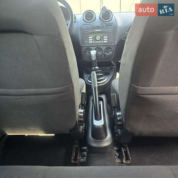 Хэтчбек Ford Fiesta 2006 в Кропивницком