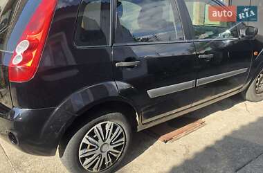 Хэтчбек Ford Fiesta 2006 в 