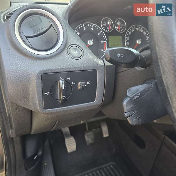 Хэтчбек Ford Fiesta 2006 в Кропивницком