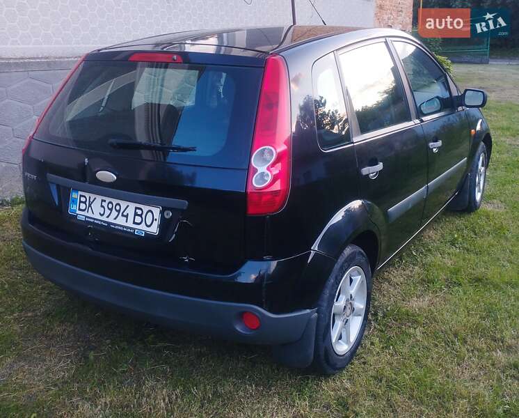 Хэтчбек Ford Fiesta 2006 в Ровно