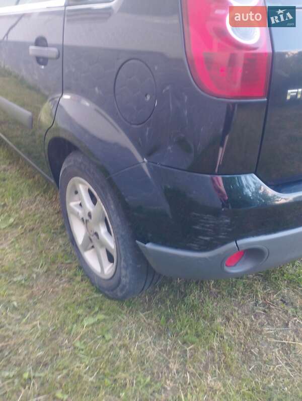 Хэтчбек Ford Fiesta 2006 в Ровно