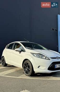 Хэтчбек Ford Fiesta 2011 в 