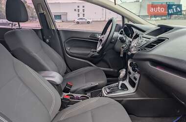 Седан Ford Fiesta 2015 в 