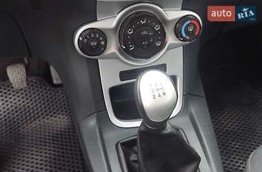 Хэтчбек Ford Fiesta 2011 в 
