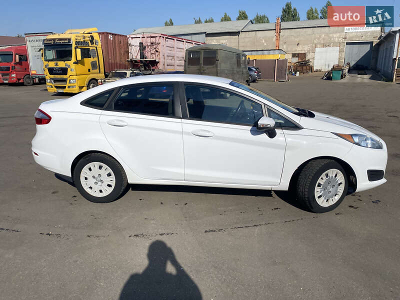 Седан Ford Fiesta 2013 в Николаеве