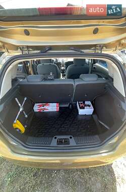 Хэтчбек Ford Fiesta 2012 в 