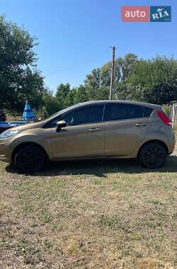 Хэтчбек Ford Fiesta 2012 в 