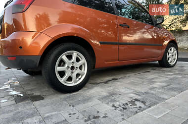 Хэтчбек Ford Fiesta 2003 в 