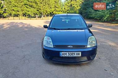Хэтчбек Ford Fiesta 2005 в 