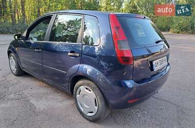 Хэтчбек Ford Fiesta 2005 в 