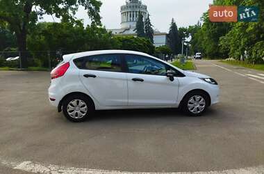 Хэтчбек Ford Fiesta 2012 в 