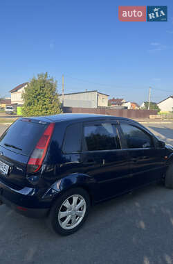 Хэтчбек Ford Fiesta 2005 в 