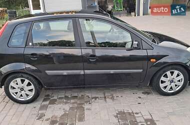 Хэтчбек Ford Fiesta 2005 в 