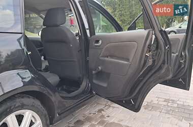 Хэтчбек Ford Fiesta 2005 в 