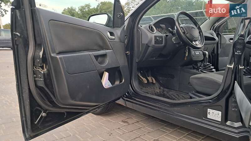 Хэтчбек Ford Fiesta 2005 в Виннице