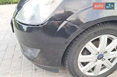 Хэтчбек Ford Fiesta 2005 в 
