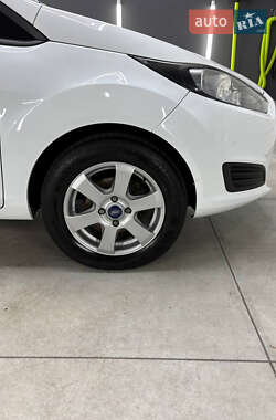 Хэтчбек Ford Fiesta 2014 в 