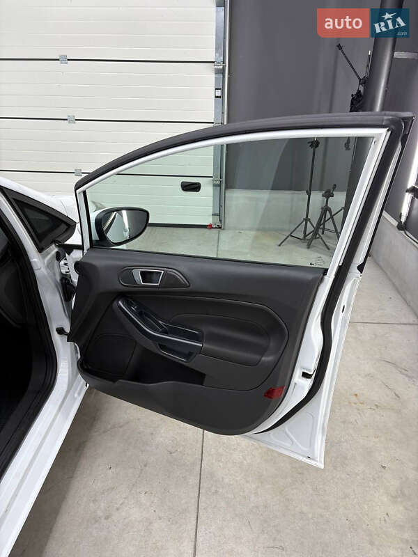 Хэтчбек Ford Fiesta 2014 в Виннице