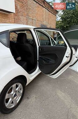 Хэтчбек Ford Fiesta 2014 в 
