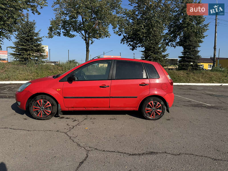 Хэтчбек Ford Fiesta 2003 в Ровно