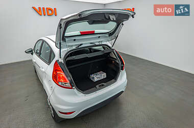 Хэтчбек Ford Fiesta 2016 в 