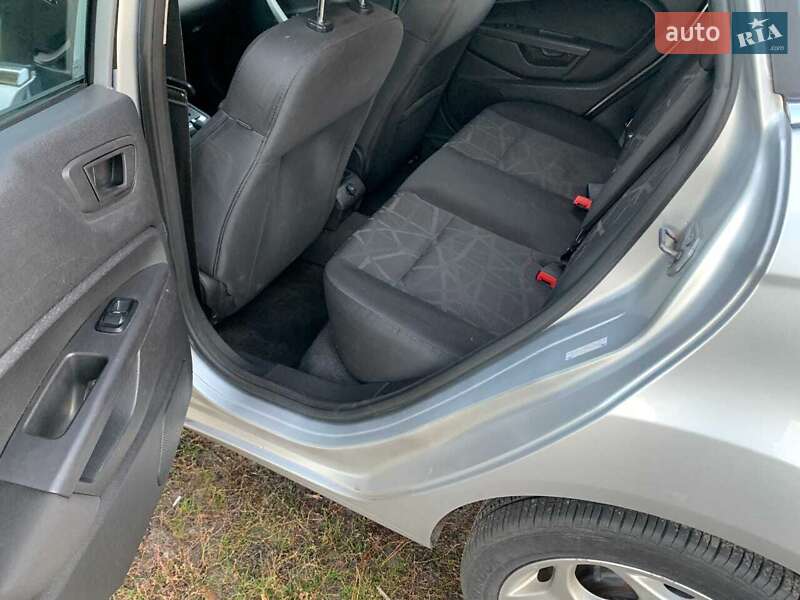 Хэтчбек Ford Fiesta 2011 в Полтаве фото 6 Хэтчбек Ford Fiesta 2011 в Полтаве
