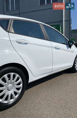 Хэтчбек Ford Fiesta 2013 в 