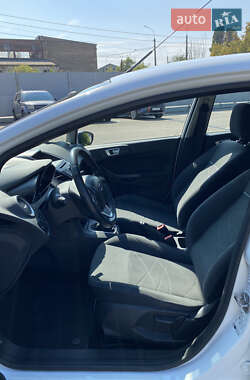 Хэтчбек Ford Fiesta 2013 в 