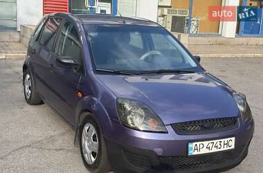 Хэтчбек Ford Fiesta 2006 в 