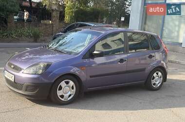 Хэтчбек Ford Fiesta 2006 в 