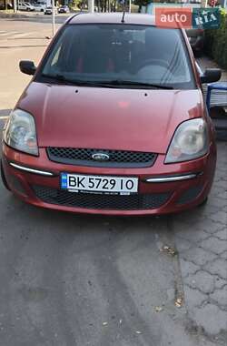 Хэтчбек Ford Fiesta 2006 в Ровно
