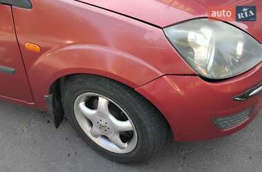 Хэтчбек Ford Fiesta 2006 в 