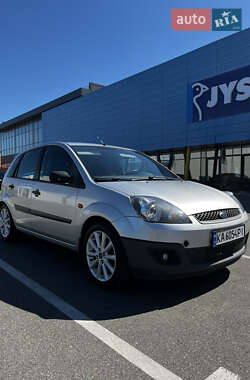 Хэтчбек Ford Fiesta 2006 в 