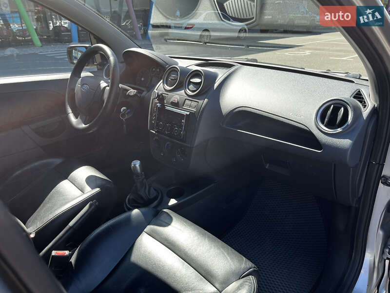 Хэтчбек Ford Fiesta 2006 в Киеве