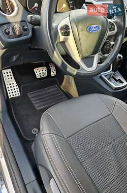 Хэтчбек Ford Fiesta 2011 в 
