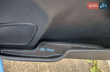 Хэтчбек Ford Fiesta 2011 в 