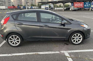 Хэтчбек Ford Fiesta 2016 в 
