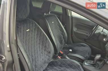Хэтчбек Ford Fiesta 2016 в 