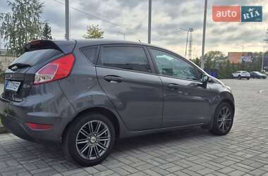 Хэтчбек Ford Fiesta 2016 в 