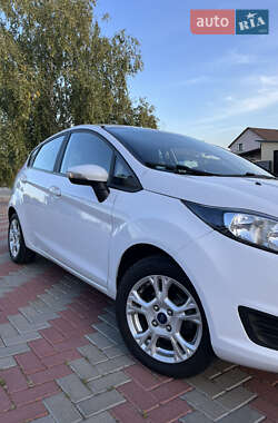 Хэтчбек Ford Fiesta 2015 в 