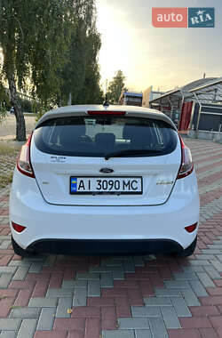Хэтчбек Ford Fiesta 2015 в 