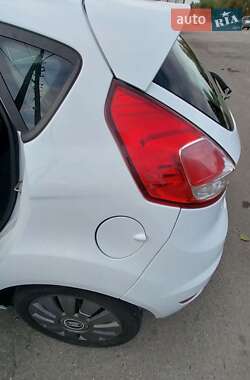 Хэтчбек Ford Fiesta 2013 в 